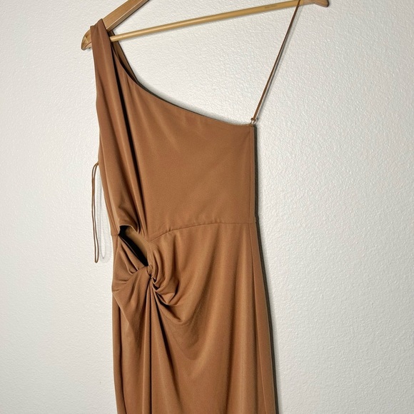 Alice + Olivia Ashby Hip Cutout Dress in Camel - Picture 3 of 7